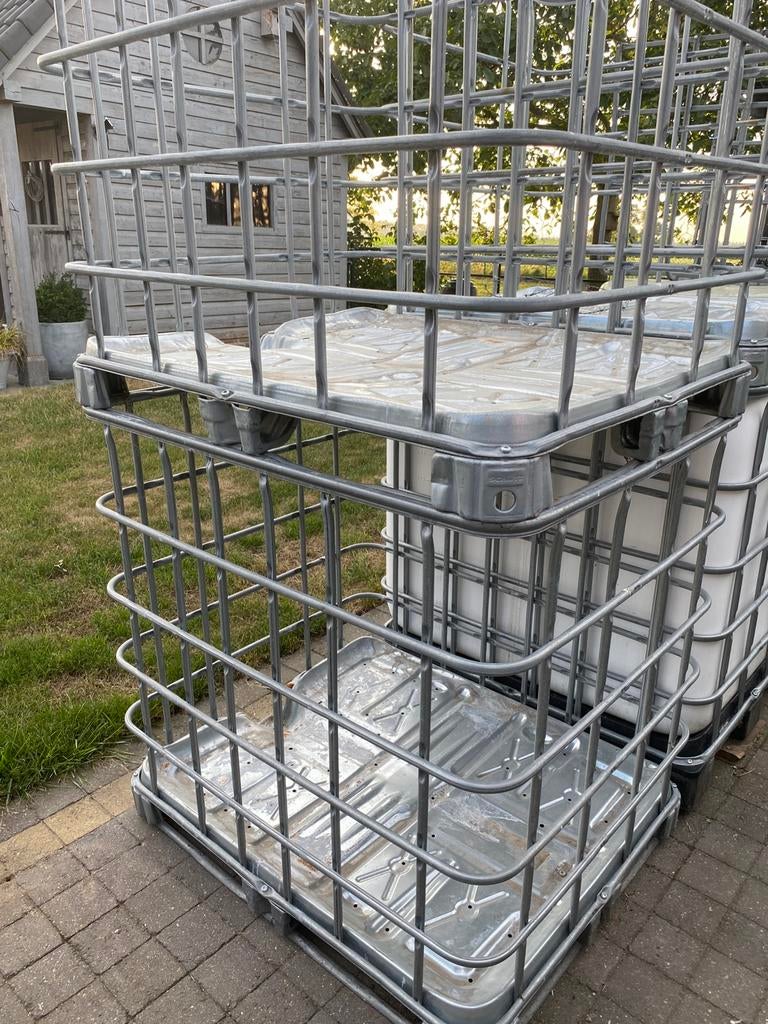 Mooie IBC kooien op houten en plastic pallet, Doe-het-zelf en Bouw, Kratten en Dozen, Ophalen, Zo goed als nieuw