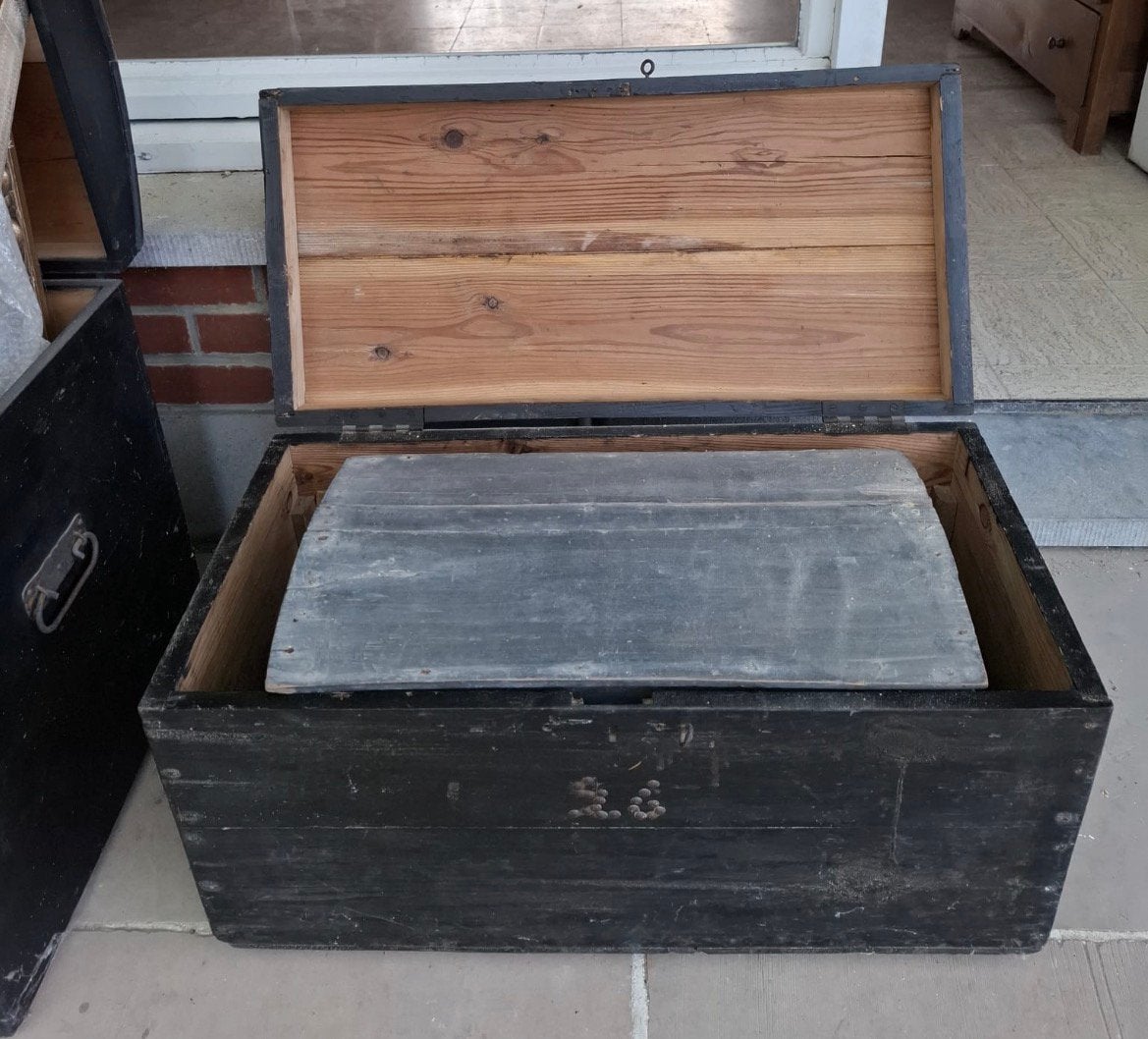 Oude zwarte houten opbergkist – vintage met karakter, Maison & Meubles, Accessoires pour la Maison | Coffres, Enlèvement, Utilisé