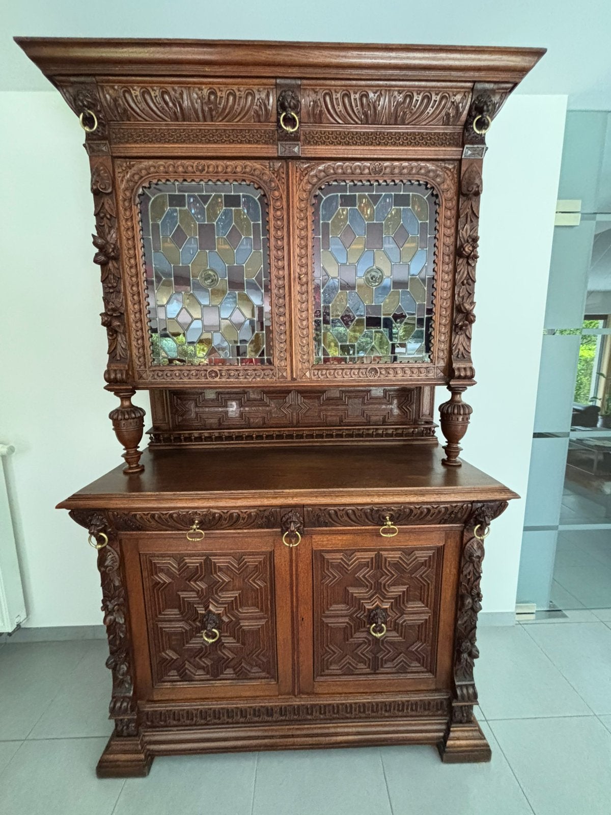 Mechelse kasten met glaswerk, Ophalen