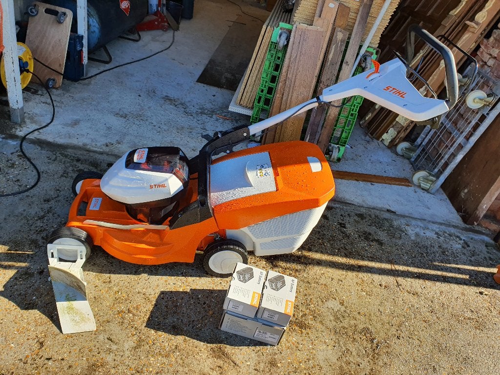 TONDEUSE À GAZON SANS FIL STIHL RMA 448.2 PV presque, Jardin & Terrasse, Tondeuses à gazon, Stihl, Tondeuses à gazon sur batterie