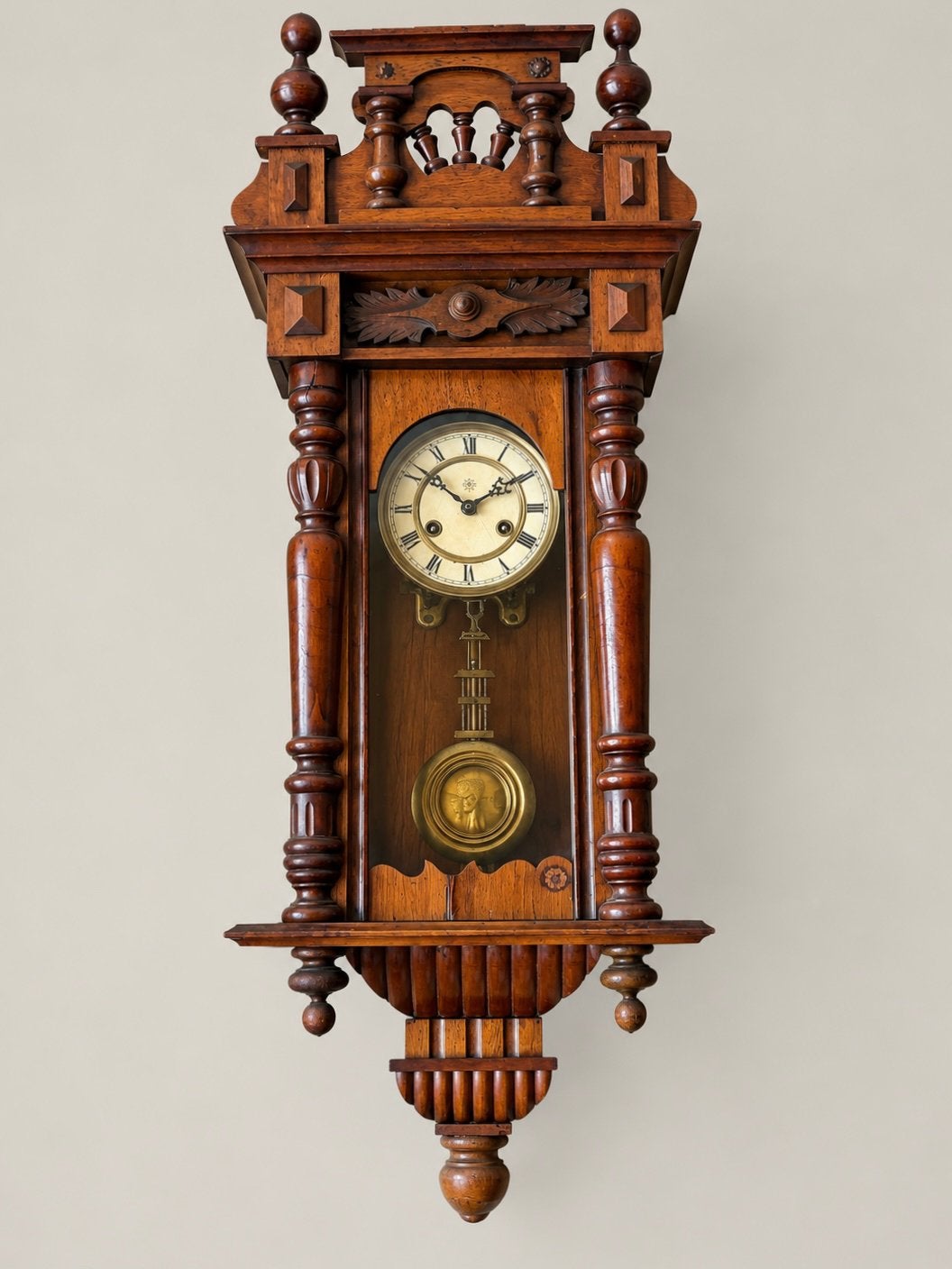 Horloge murale ancienne en bois, Enlèvement