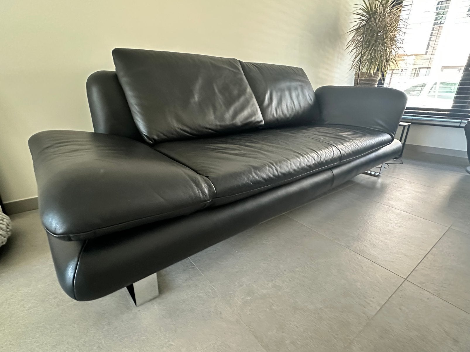 Lederen designzetel, Ophalen, Modern design, Zo goed als nieuw, Rechte bank