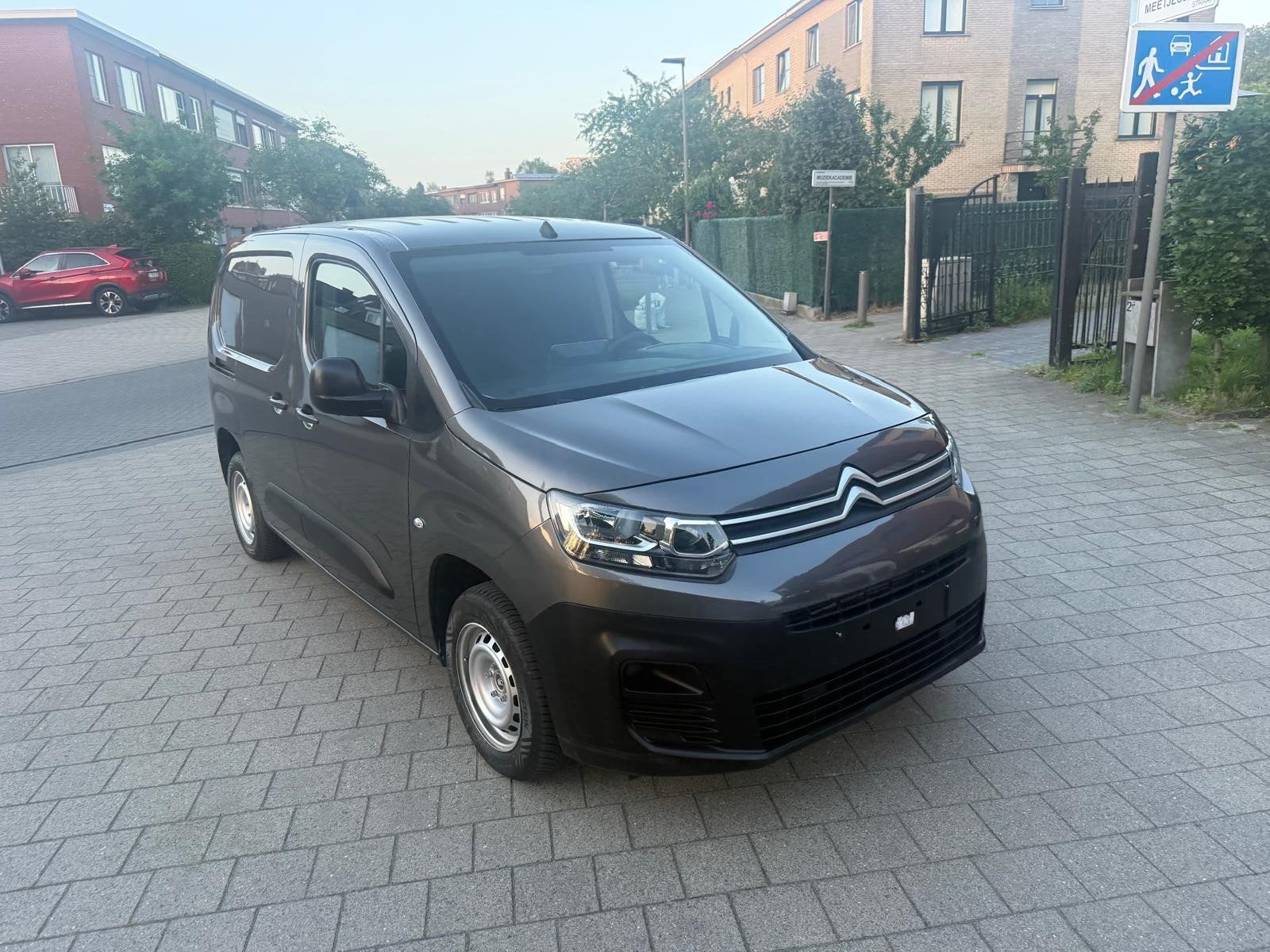 CITROEN BERLINGO 1.2 BENZIN 2021 80000KM AC KEURING EURO6D, Auto's, Bestelwagens en Lichte vracht, Voorwielaandrijving, Stof, Citroën
