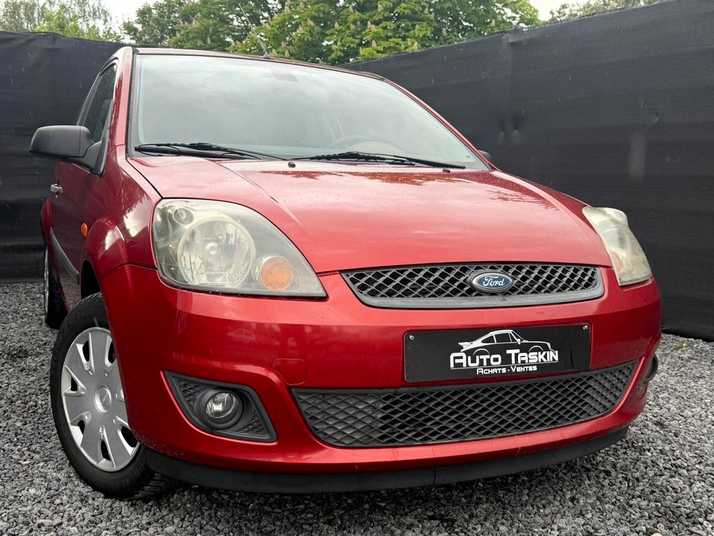 Ford /  Fiesta / 1.4tdci / Clim / État impeccable / A voir /, Auto's, Elektrische ramen, 50 kW, Zwart, 4 cilinders