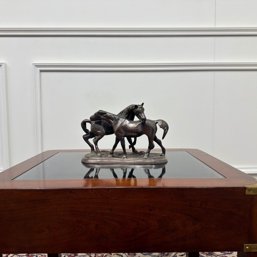 Bronzen Beeld van Twee Paarden, Enlèvement