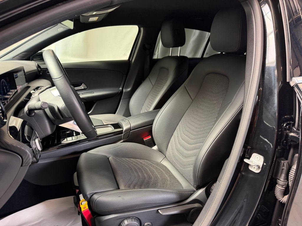 Mercedes a 250E Business Line Plugin Hybride 19co2, Dealer onderhouden, Zwart, Leder, 5 deurs