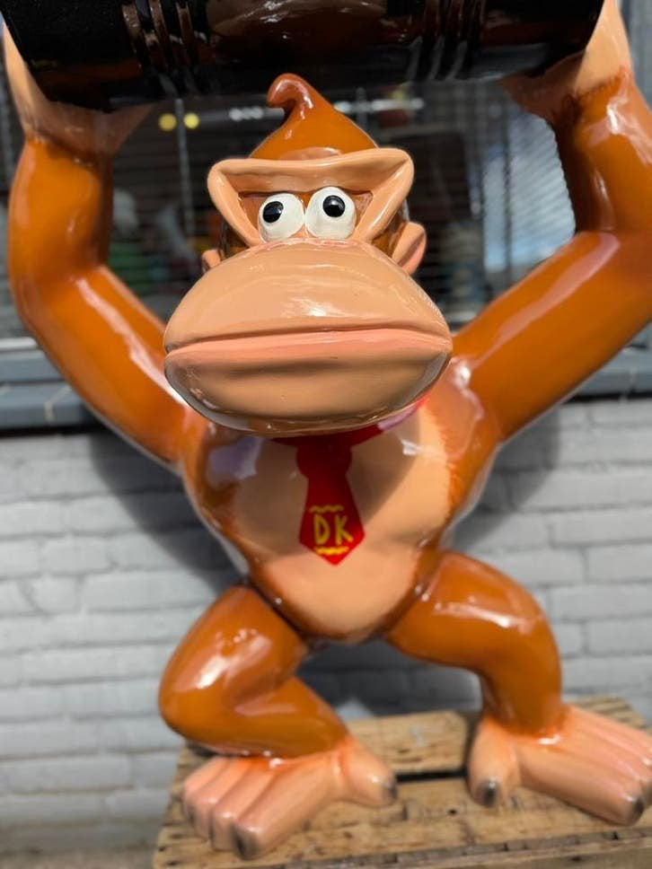 Donkey Kong Beeld met Ton - Uniek Decoratiestuk