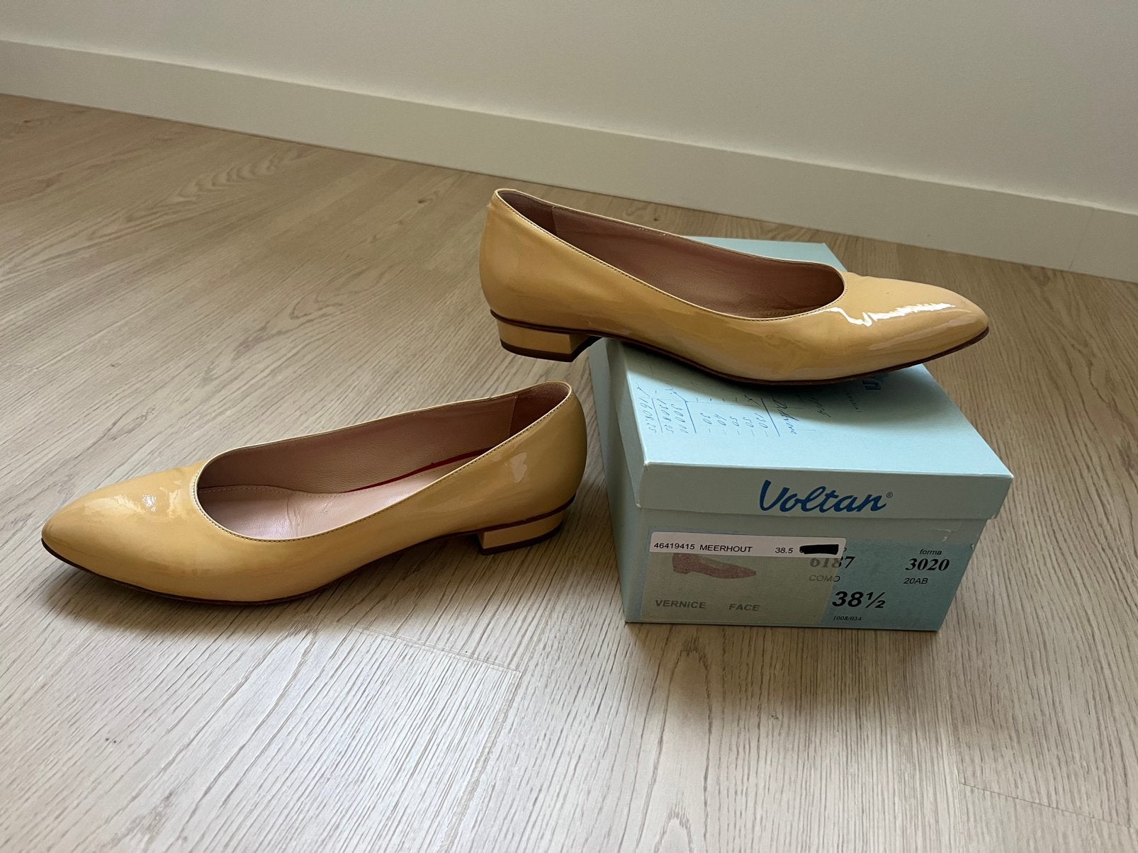 Mooie schoenen Voltan maat 38,5, Enlèvement ou Envoi, Porté, Chaussures basses