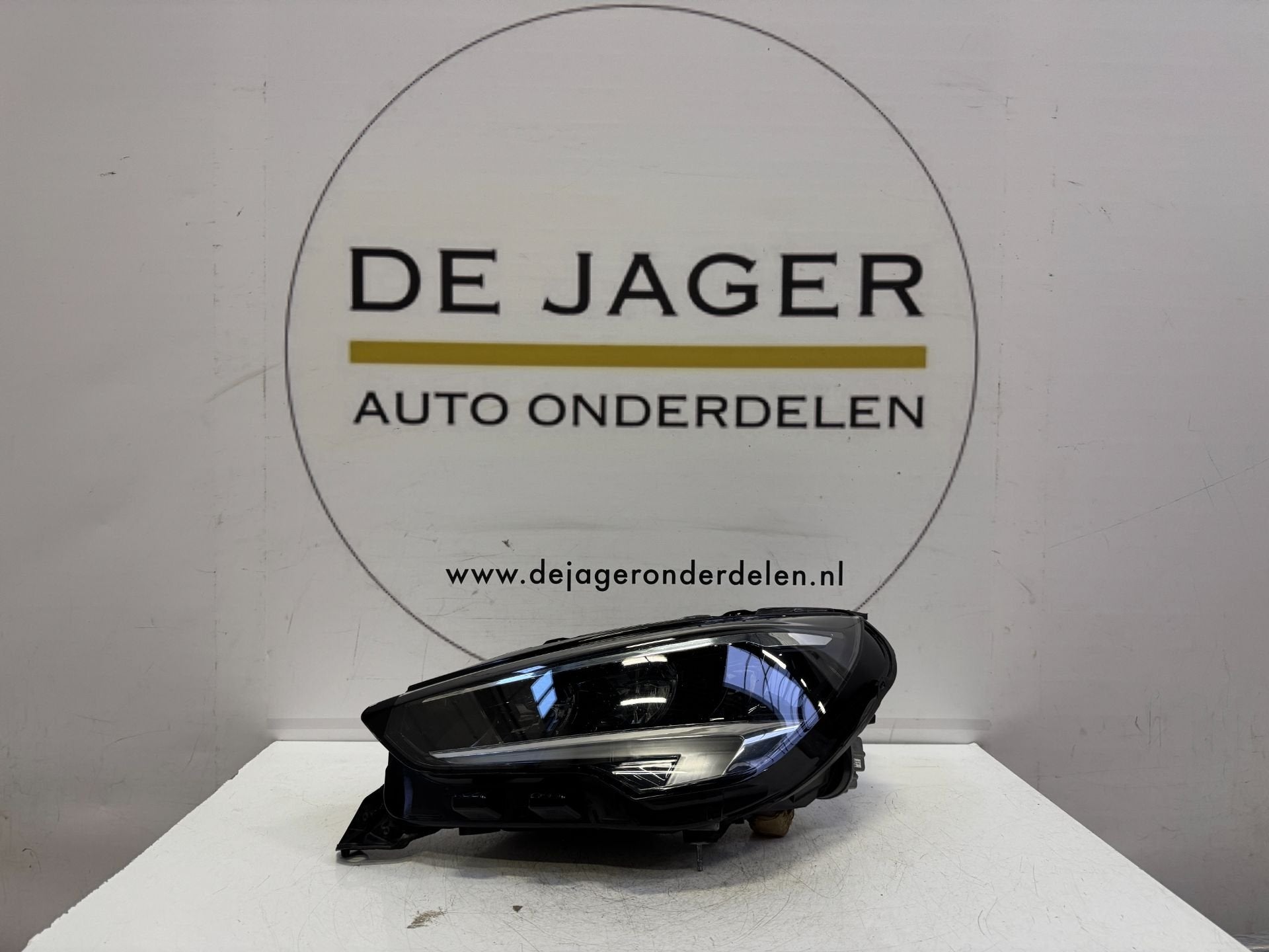 OPEL CORSA F PHARE FULL LED GAUCHE 39162653 2019-, Opel Automobile GmbH, Opel, Bahnhofsplatz 1
65423  Russelsheim am Main, DE