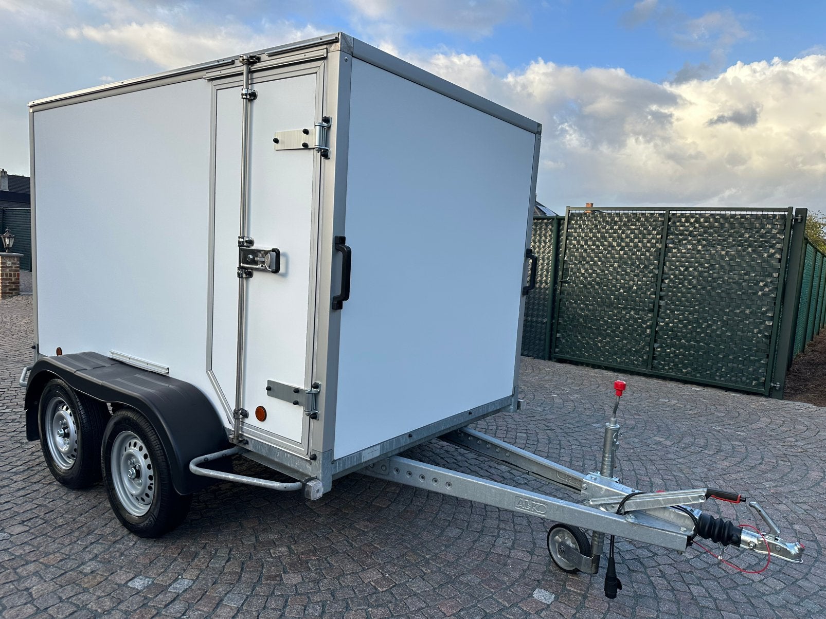 Aanhangwagen gesloten geremd MTM 1500kg bj:2017 nieuwstaat!, Enlèvement, Comme neuf