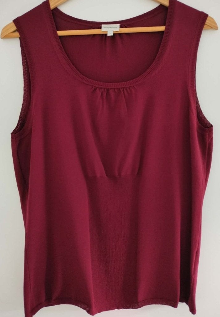 Mooie top Mayerline Large, stretcht enorm, Kleding | Dames, Topjes, Zo goed als nieuw, Maat 42/44 (L), Rood, Zonder mouw, Ophalen of Verzenden