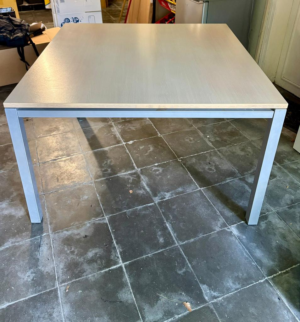 Eettafel te koop - 20 euro, Huis en Inrichting, Tafels | Eettafels, Ophalen, Gebruikt, Vierkant, Vier personen