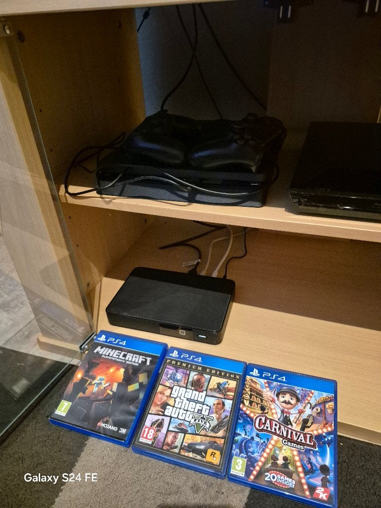 PS4 met 2 controllers & games, Games en Spelcomputers, Ophalen of Verzenden, Zo goed als nieuw, Met 2 controllers, Original