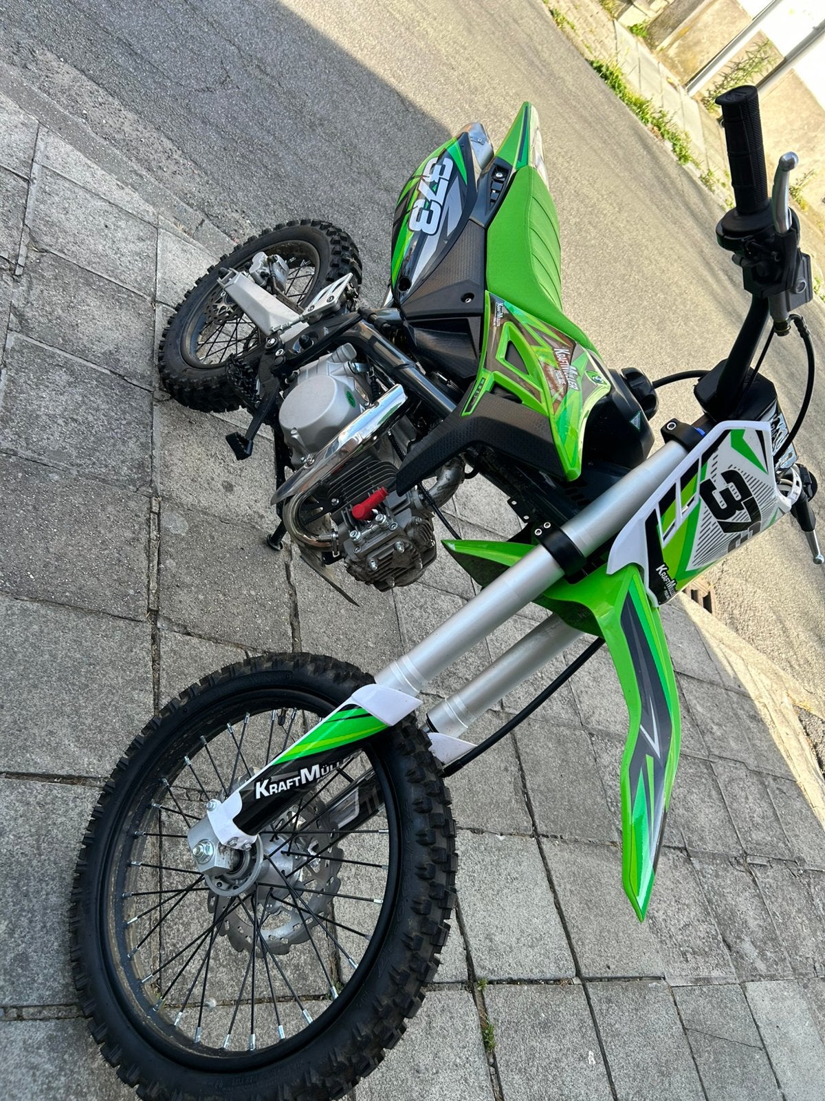 140cc Grandes roues, châssis renforcé + Casque et lunettes, Enlèvement, Comme neuf, 140 cm³