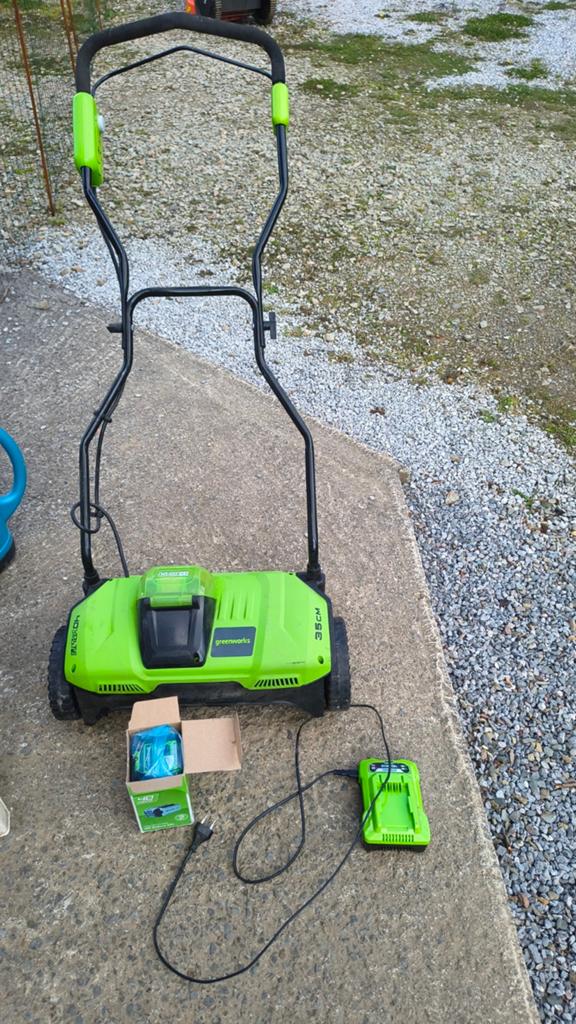 Scarificateur/déchaumeur Greenworks 40 V (35 cm), inclus, Enlèvement, Batterie