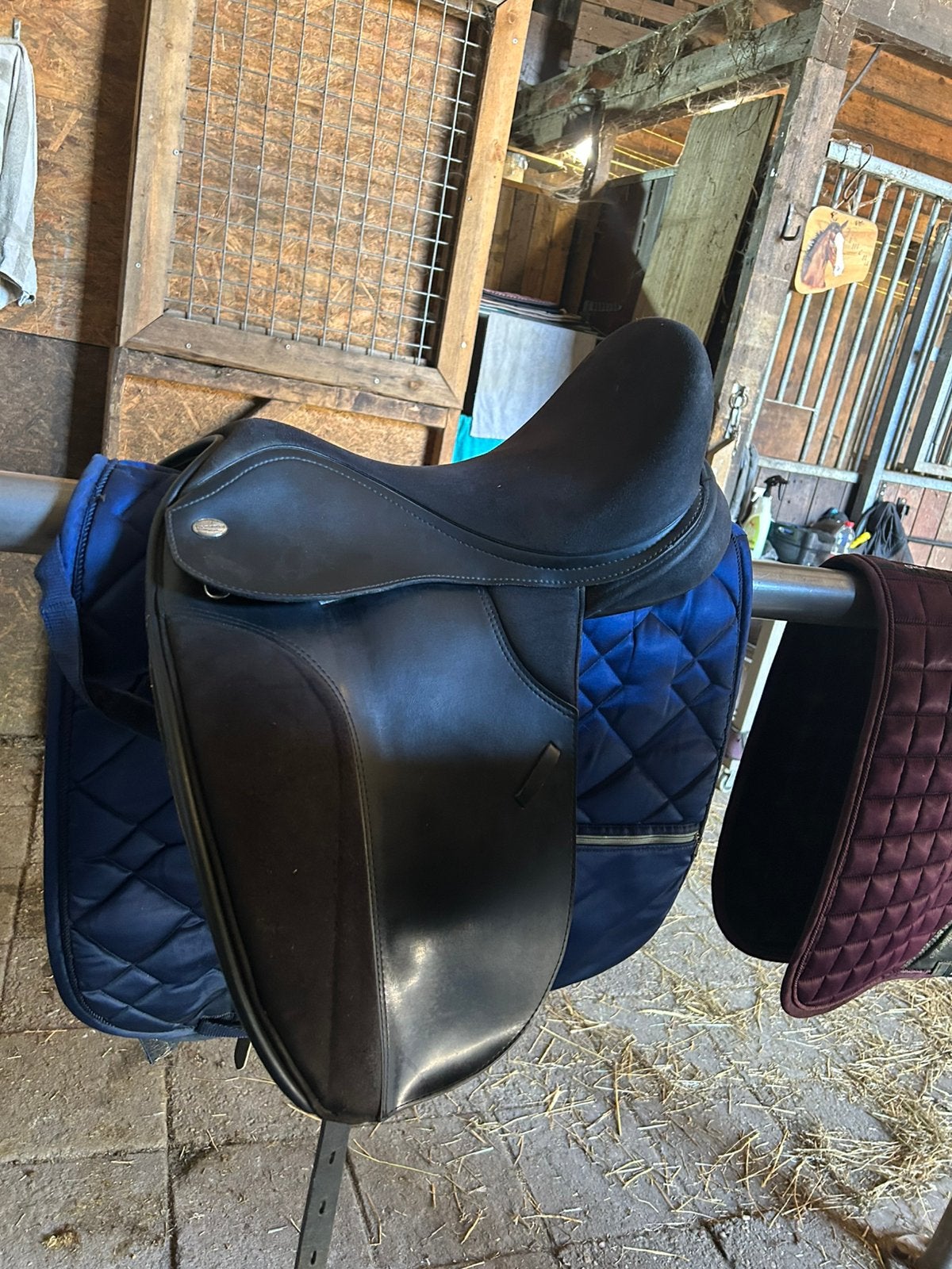 Thorowgood T4 17” dressuurzadel, Animaux & Accessoires, Chevaux & Poneys | Selles, Système d'ajustement, Thorowgood, Enlèvement