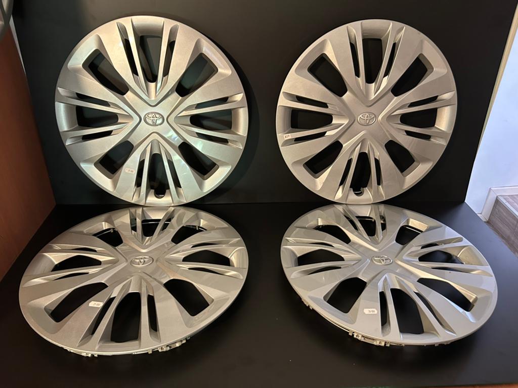 4 enjoliveurs d’origine Toyota aygo X en 17", Enlèvement ou Envoi, Comme neuf