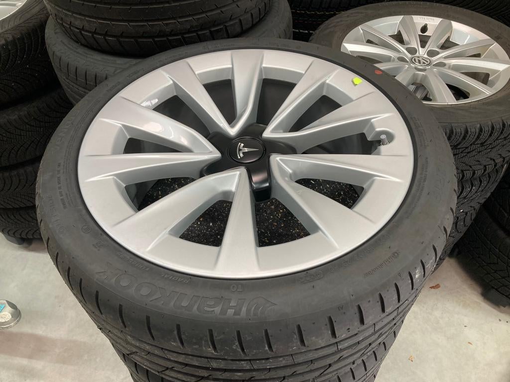 Voor Tesla Model 3 : Nieuwe set aluvelgen 19' + Hankook, Auto-onderdelen, Banden en Velgen, Banden en Velgen, Nieuw, 235 mm, Personenwagen