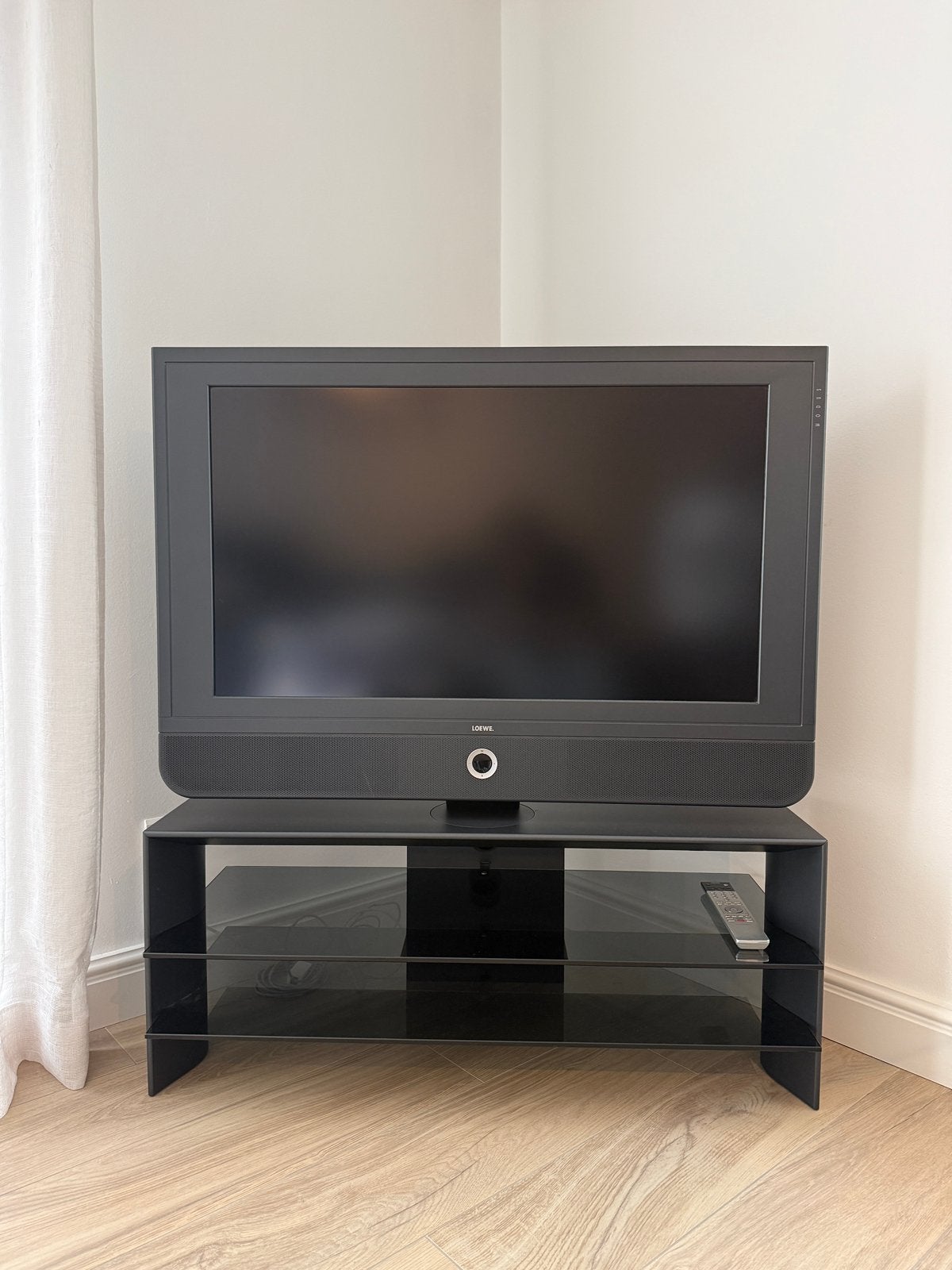 Loewe Modus L 37 TV + origineel Loewe meubel, Ophalen, Zo goed als nieuw