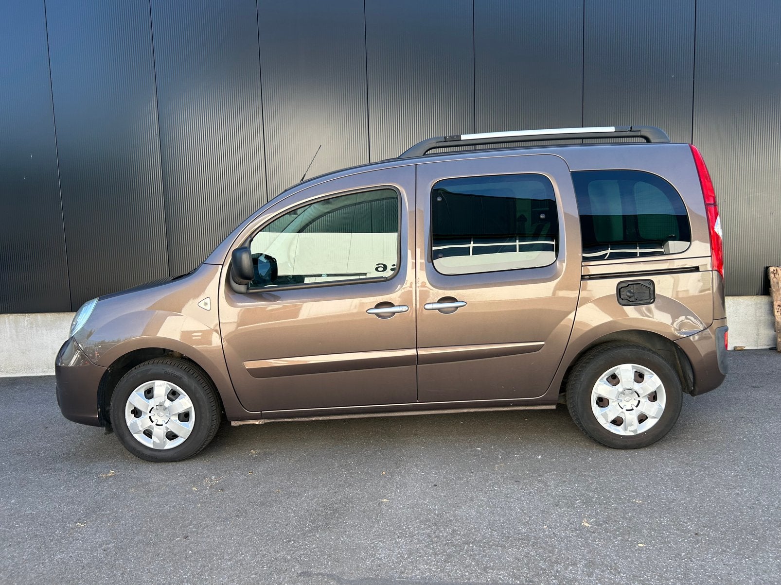 Renault Kangoo 1.6i / Airco / in goede staat, Euro 5, Bruin, Traction-control, Handgeschakeld