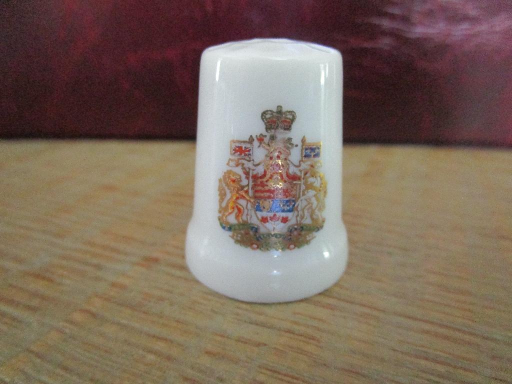 3 vingerhoedjes Canada, Verzamelen, Vingerhoedjes, Ophalen of Verzenden, Nieuw, Porselein