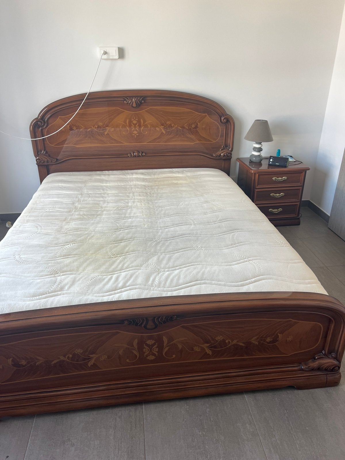 Bed en nachtkastje gratis, Ophalen, Gebruikt, Bruin, Rustiek