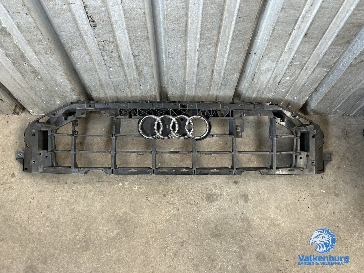 Originele Audi Q8 SQ8 4M8 Voorbumper radiator grill 4M880723, -, Utilisé, -, Avant