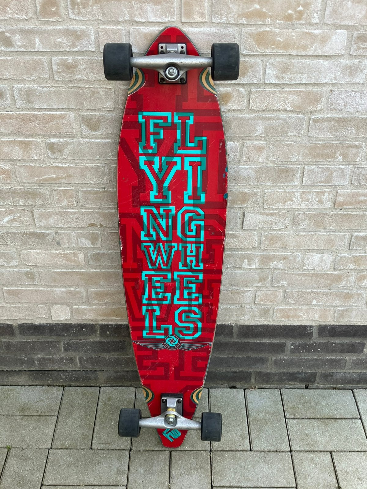 Longbord flying wheels, Sport en Fitness, Skateboarden, Ophalen, Zo goed als nieuw, Skateboard