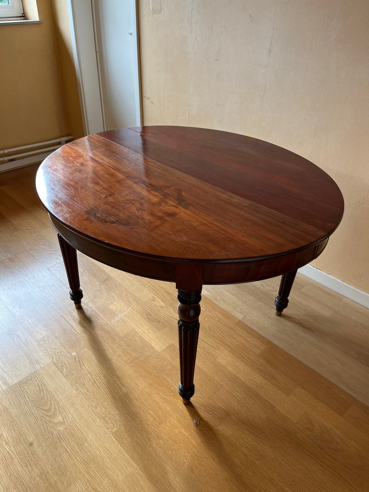 Mooie antieke ovale tafel, Ophalen
