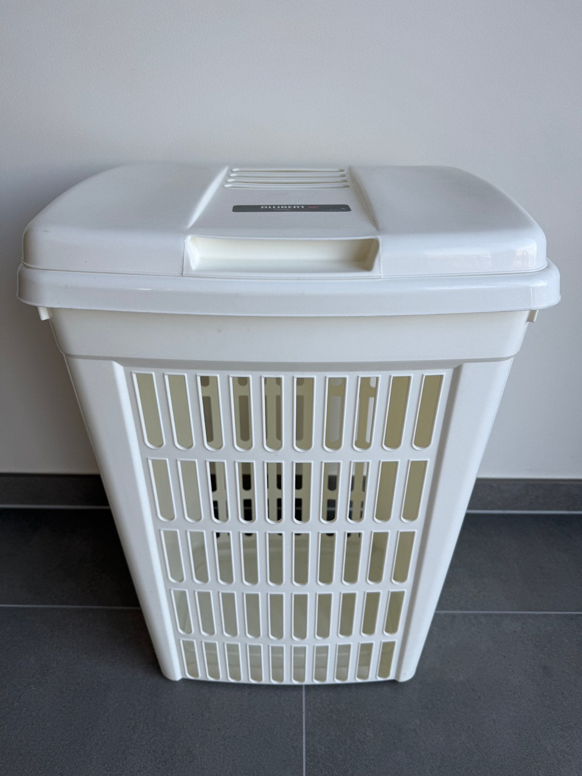 Panier à linge Lingo Allibert gris 60 L, Huis en Inrichting, Ophalen, Zo goed als nieuw, Wasmand, Wit