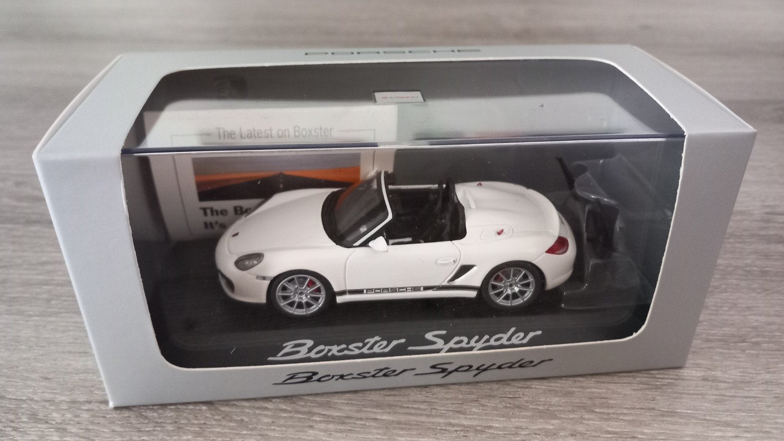 Minichamps Porsche Boxter Spyder 1:43 Mint Museum Staat+Pin, Ophalen, MiniChamps