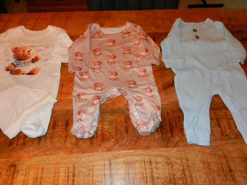 Te koop NIEUWE babykleding !, Kinderen en Baby's, Babykleding | Maat 56, Ophalen of Verzenden, Nieuw, Jongetje of Meisje, Pakje