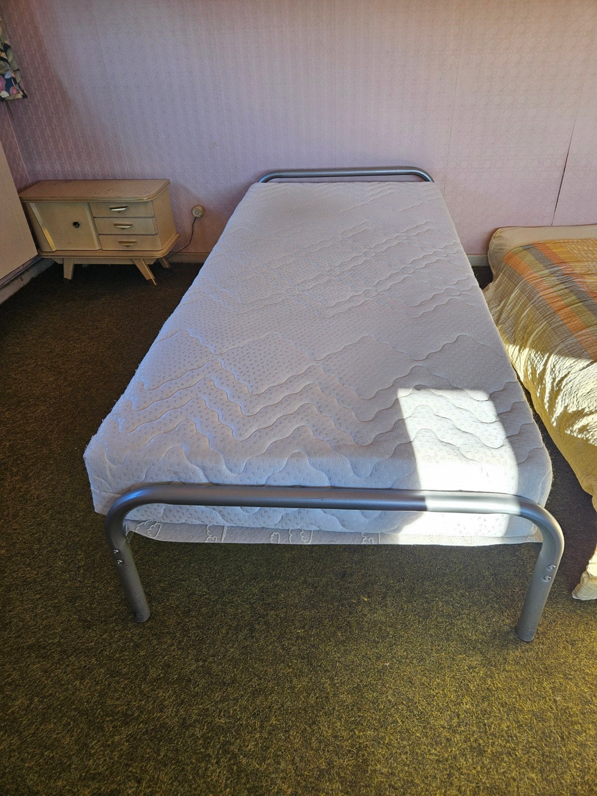 Eenpersoonsbed, Enlèvement, Une personne, Gris, Métal