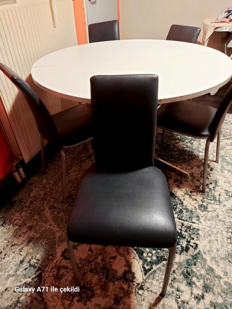 Eettafel met 5 stoelen; de tafel kan worden uitgeschoven tot, Ophalen of Verzenden