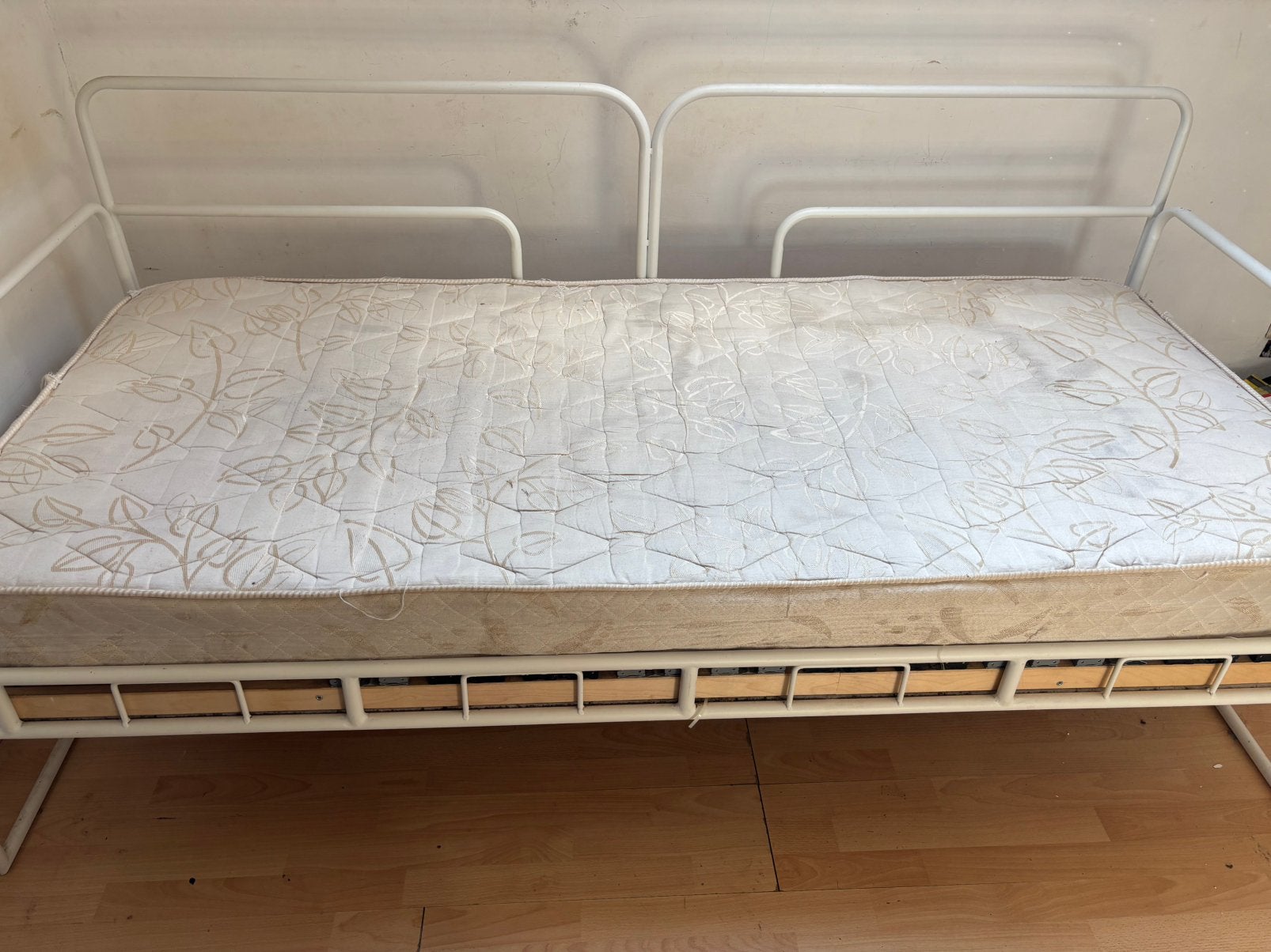 Lit + Sommier + Matelas, 90 cm, Enlèvement, Blanc, Une personne