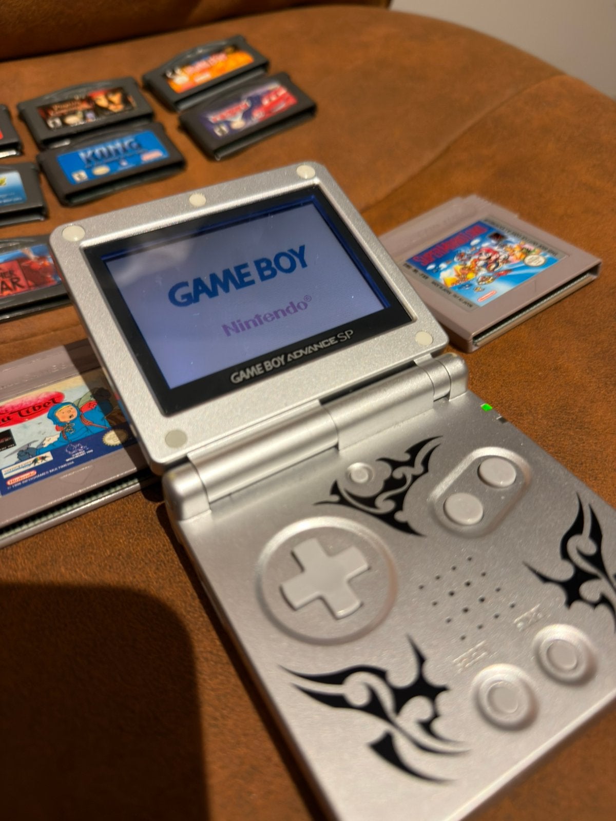 Nintendo Game Boy Advance SP Tribal Edition + 14 Spellen, Games en Spelcomputers, Ophalen, Gebruikt, Game Boy Advance
