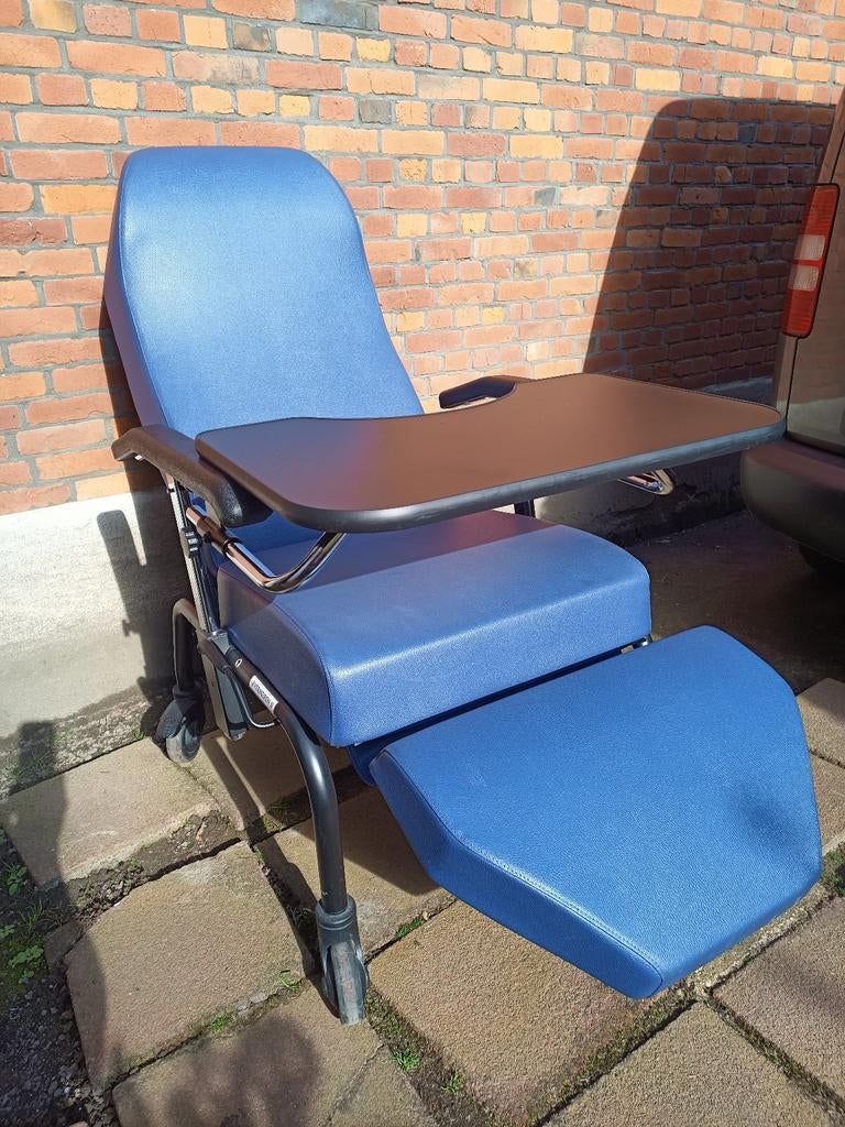 Fauteuil de repos relax médical manuel avec table amovible, Divers, Enlèvement, Pliant, Comme neuf, Fauteuil roulant manuel