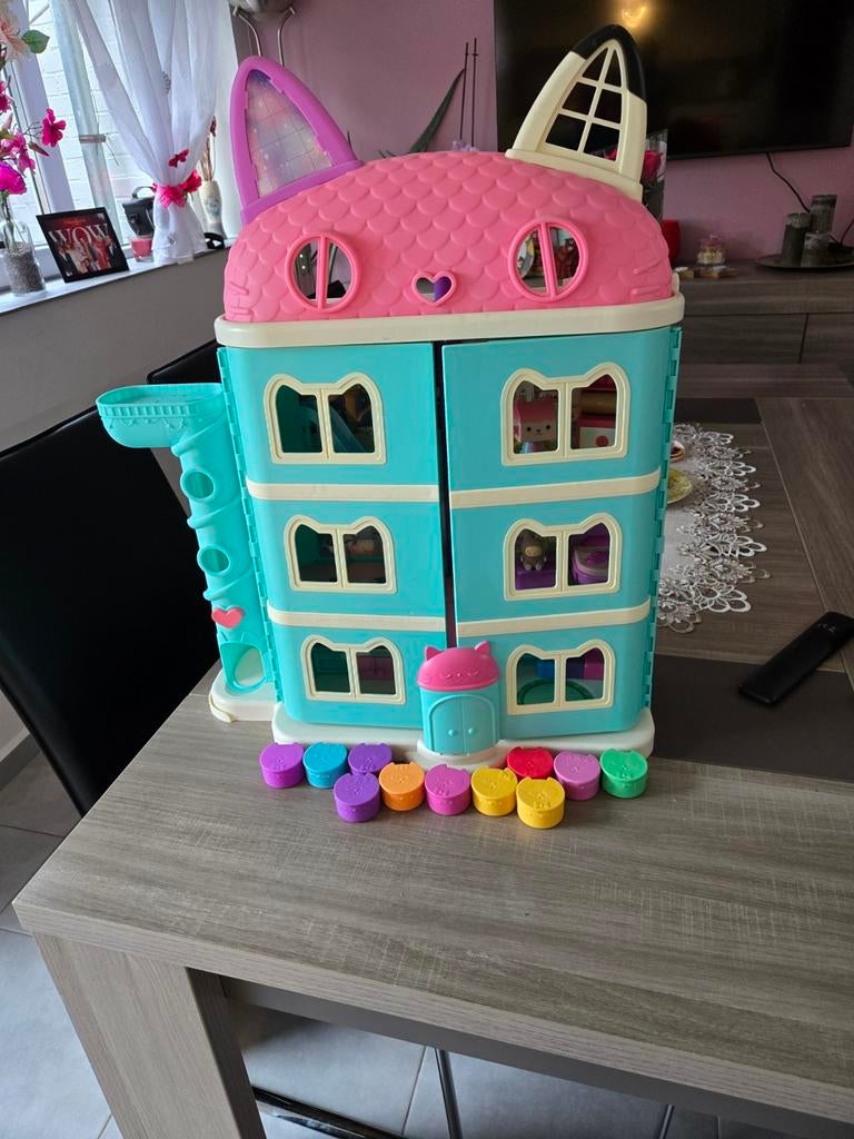 Gabby's poppenhuis, Ophalen, Poppenhuis