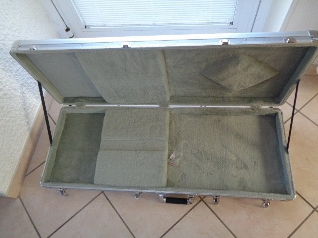 Flight Cases Coffre alu. Pour guitare Electrique: "STAGG", Enlèvement, Comme neuf, Guitare électrique, Flight case