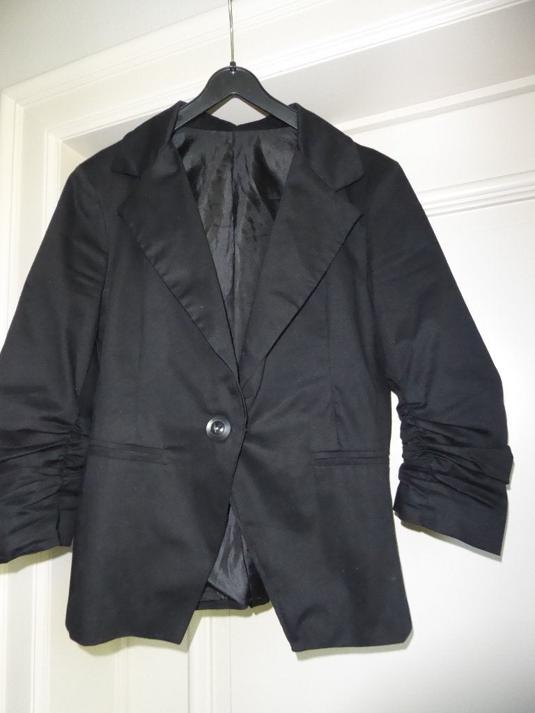 Vestje zwart met opgestropte mouwen maat S, Kleding | Dames, Zwart, Ophalen of Verzenden, Zo goed als nieuw, Jasje