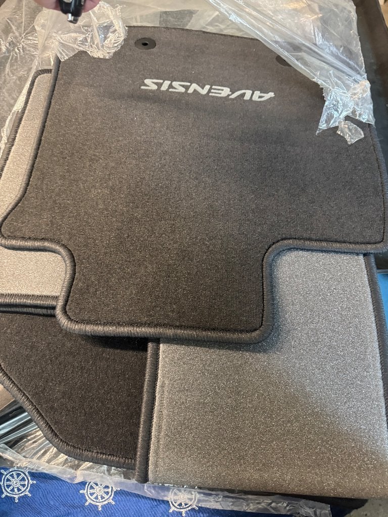 Jeu tapis Toyota Avensis original neuf, Enlèvement, Neuf