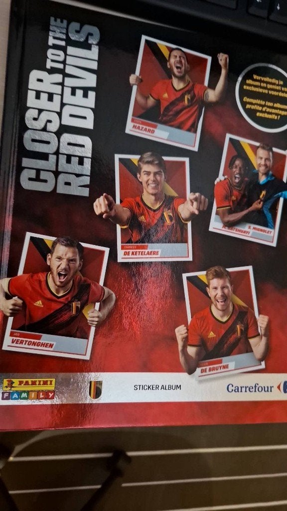 Panini Closer to the red devils, Collections, Enlèvement, Comme neuf, Autres types
