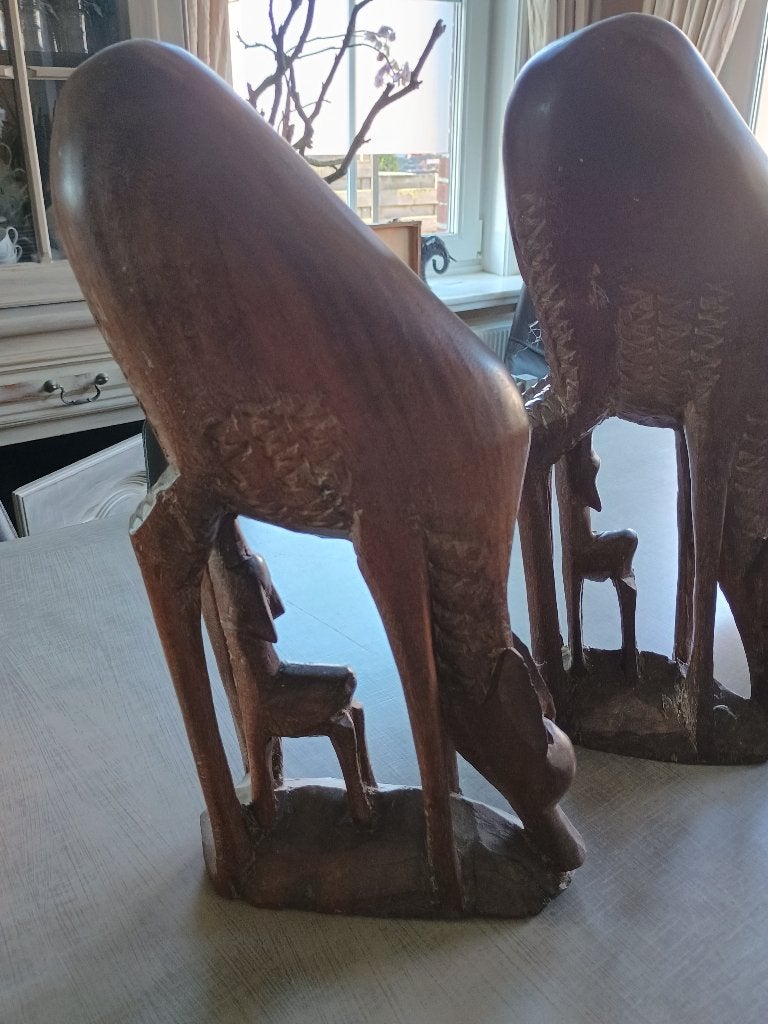 Cerf décoratif avec oursons, Antiquités & Art, Mammifère, Bois, Enlèvement ou Envoi, 20 - 50 cm