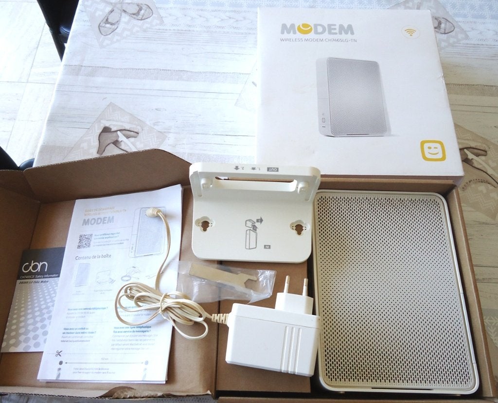 Modem Telenet CH7465LG-TN, Informatique & Logiciels, Routeurs & Modems, Enlèvement, Comme neuf, Routeur avec modem