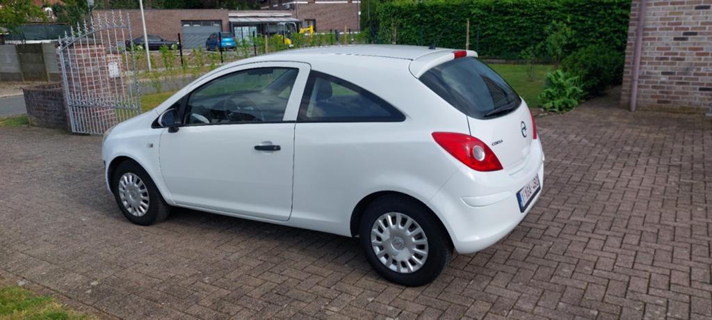 Opel Corsa (gekeurd voor verkoop), Auto's, Opel, Particulier, Corsa, Airbags, Boordcomputer, Centrale vergrendeling, Digitale radio-ontvangst