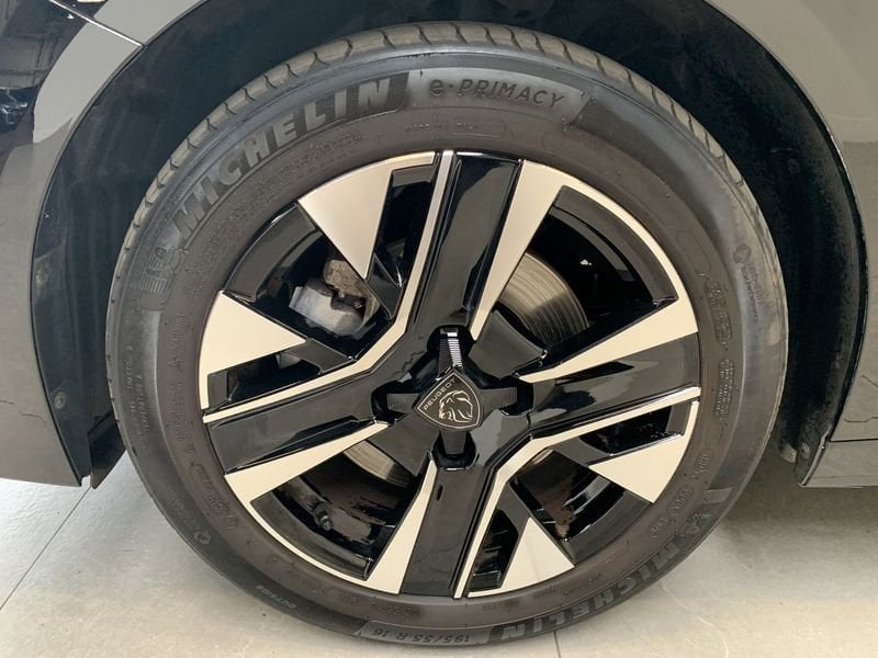 Peugeot 208 Allure, Auto's, Voorwielaandrijving, Gebruikt, 1199 cc, Leder en Stof