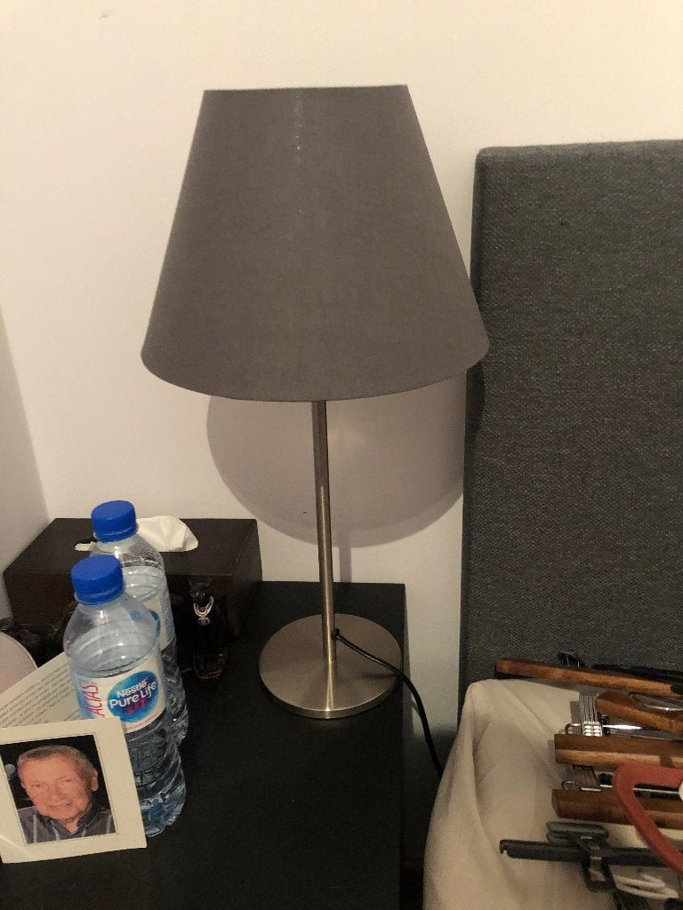 Mooi lichtgrijs nachtlampje, Ophalen