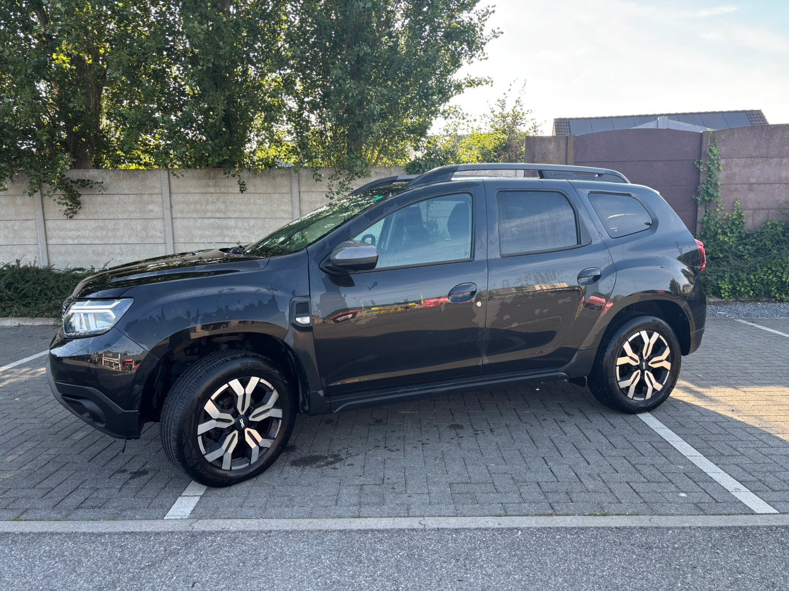 Dacia duster 2023 benzine 1.0 5deurs zwart met carpass, Stof, Duster, Zwart, 5 zetels