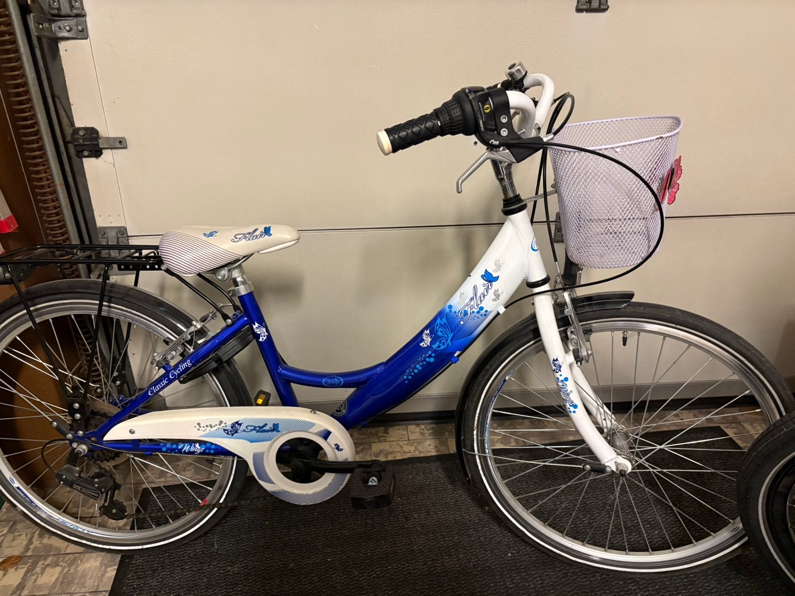 Blauw - wit kinderfiets maat 22; 6 versnellingen, Vélos & Vélomoteurs, Vélos | Vélos pour enfant, Enlèvement, Comme neuf