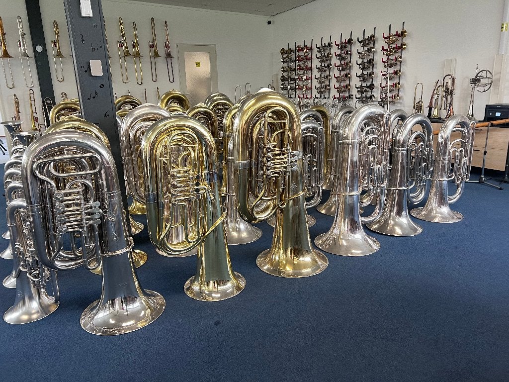 Wij hebben verschillende gebruikte Tuba's op voorraad, Ophalen, Gebruikt, Tuba in si bemol, Met koffer of draagtas